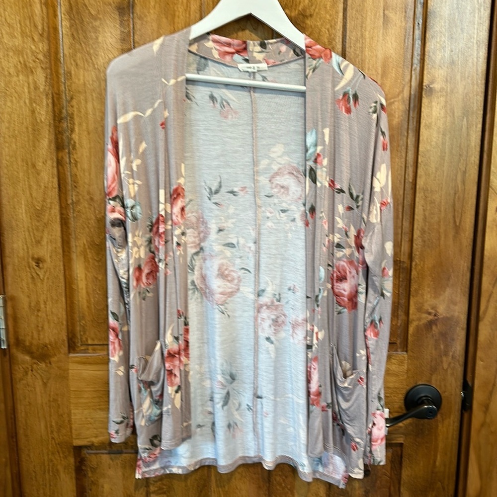 Maurice’s women’s cardigan top. Size medium.